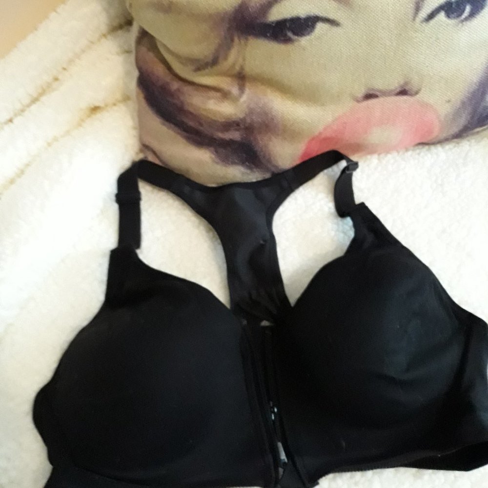 Victoria's Secret Knockout Zipper 36C Sports Bra